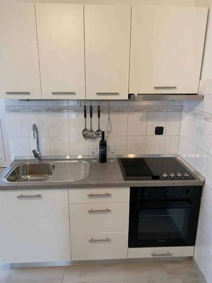 Studio Apartment Martina ---80M From The Sea--- Pula Croatia