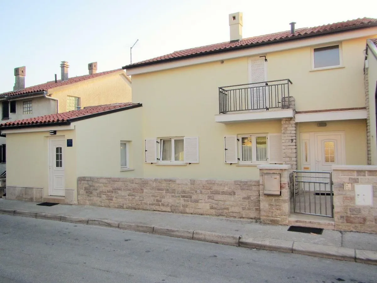 Studio Apartment Martina ---80M From The Sea--- Pula Croatia
