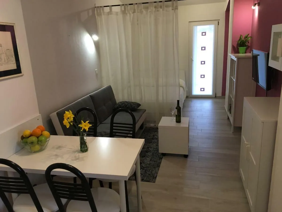 Studio Apartment Martina ---80M From The Sea--- Pula 0*,  Croatia