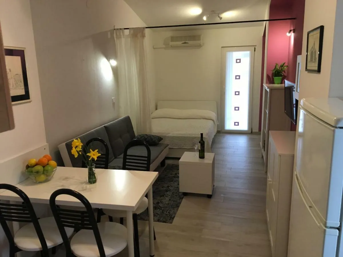 Studio Apartment Martina ---80M From The Sea--- Pula Croatia