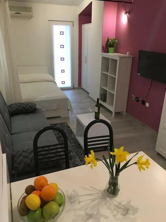 Studio Apartment Martina ---80M From The Sea--- Pula