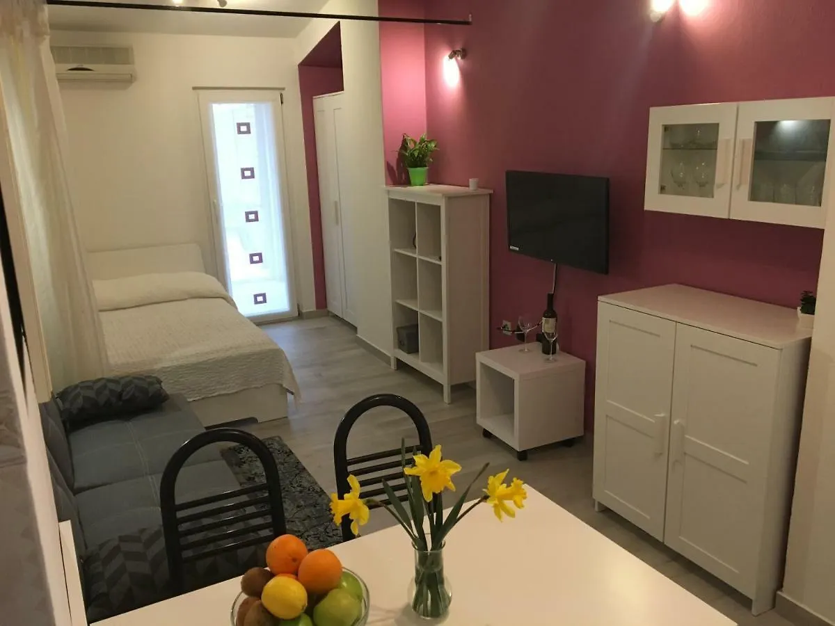 Studio Apartment Martina ---80M From The Sea--- Pula 0*,  Croatia
