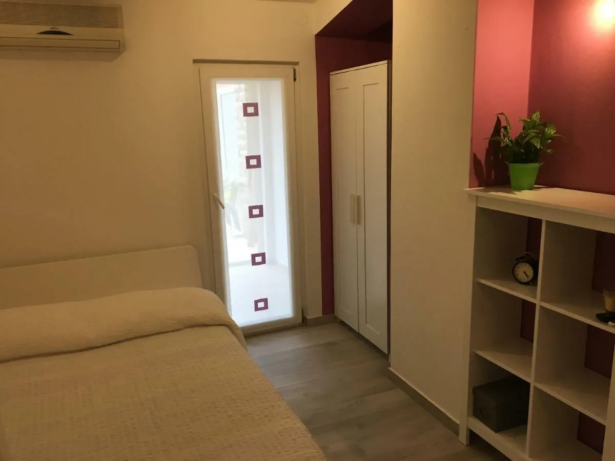 Studio Apartment Martina ---80M From The Sea--- Pula Croatia